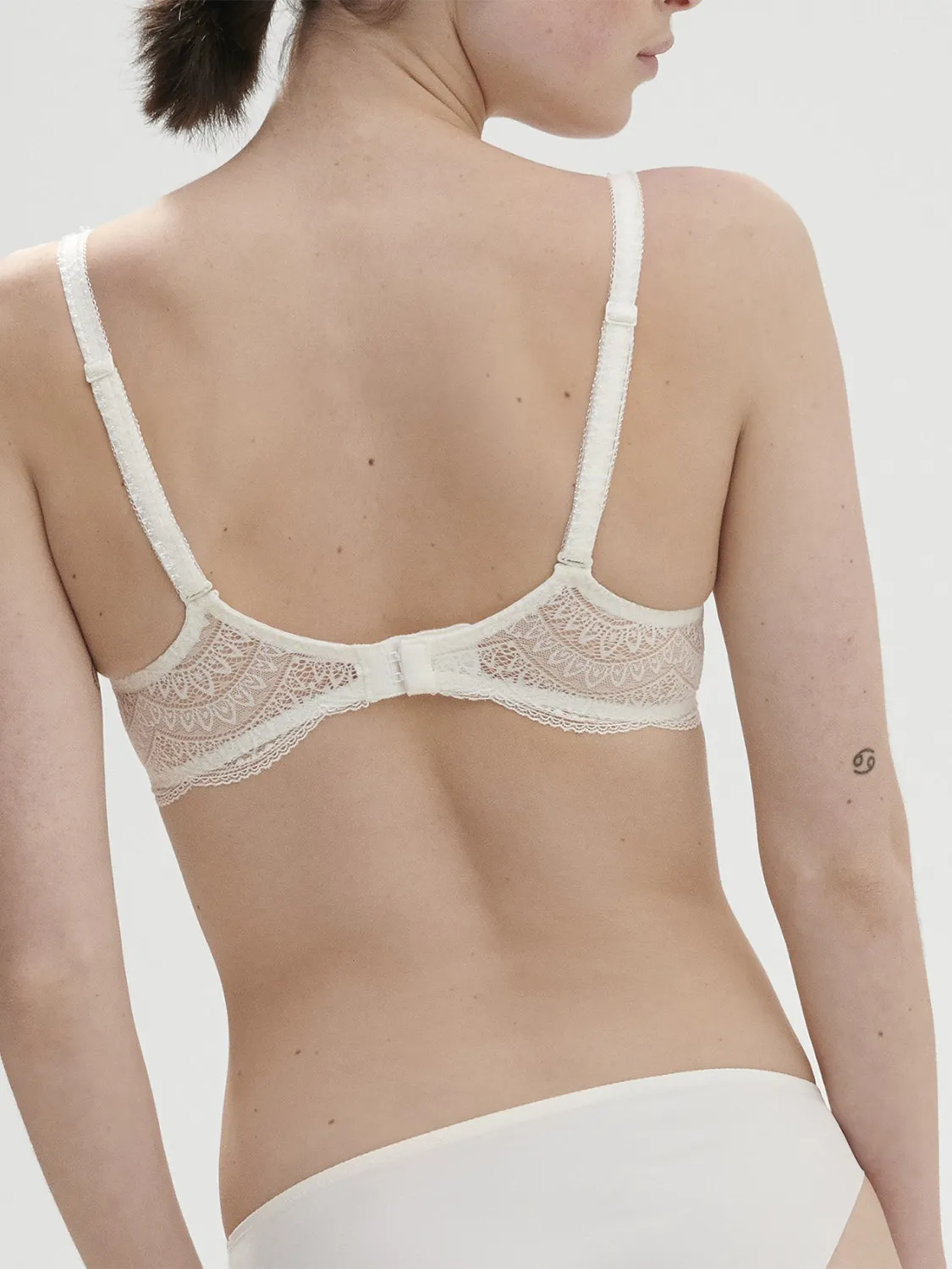 Karma Triangle 3D Demi - Ivory